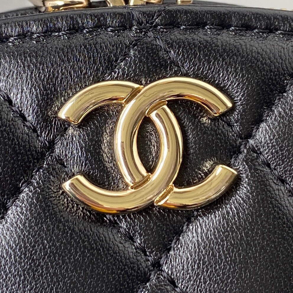 Chanel Vanity Case Shiny Lambskin Gold AP2731 Black