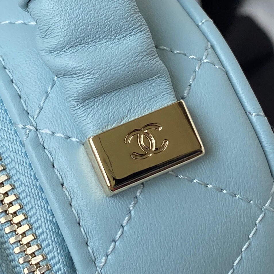 Chanel Vanity Case Shiny Lambskin Gold AP2731 Blue