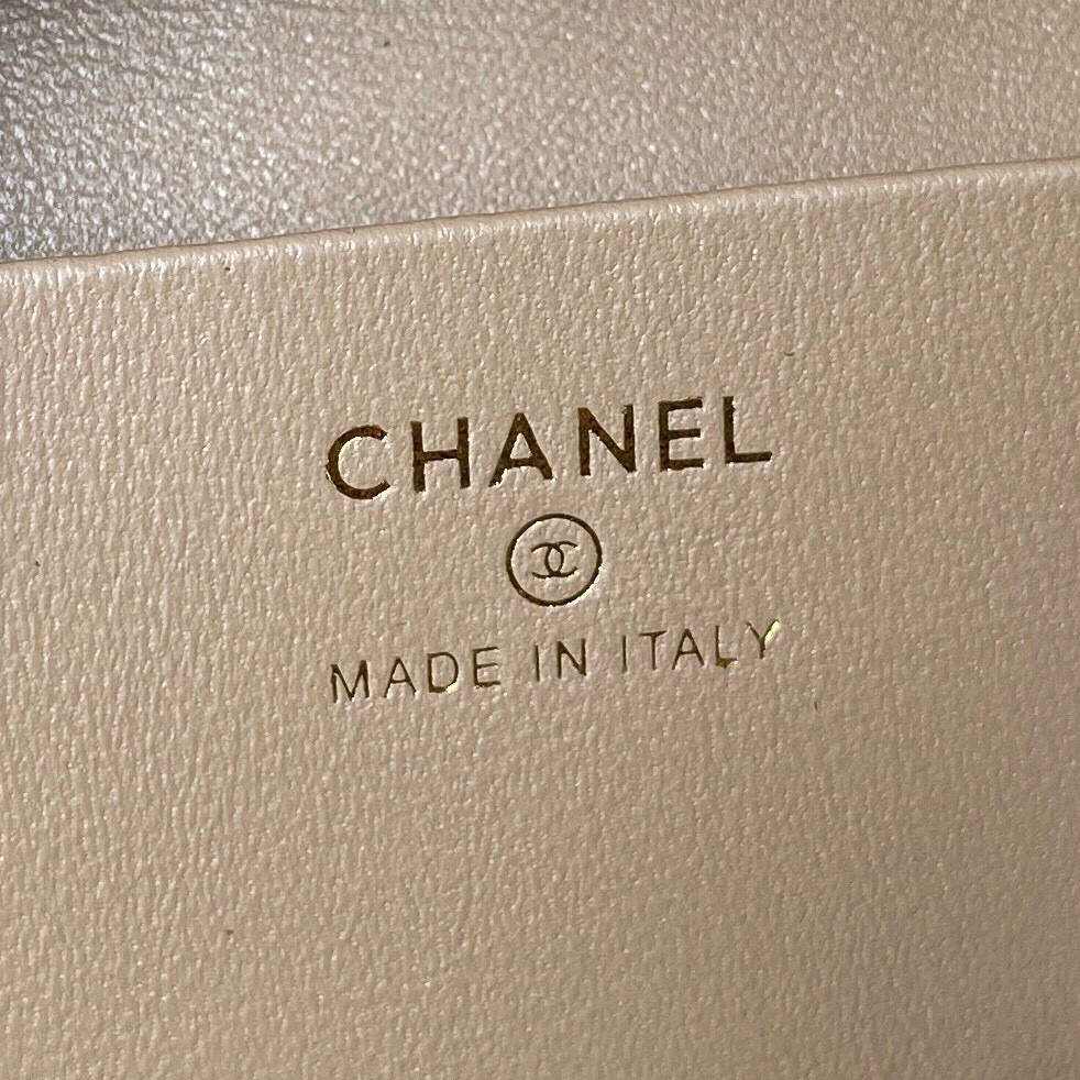 Chanel Vanity Case Shiny Lambskin Gold AP2731 Pink