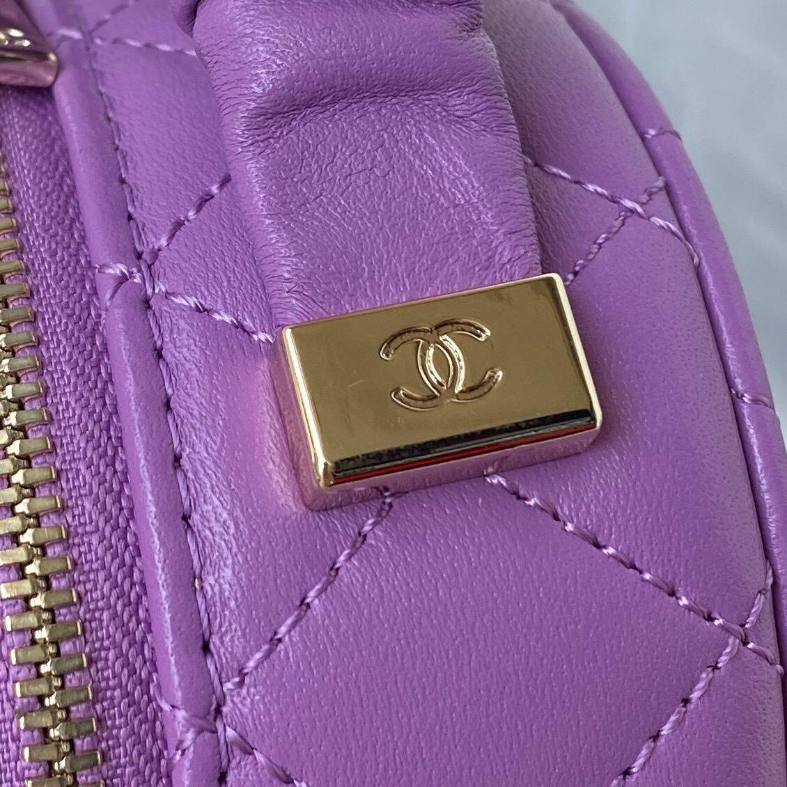 Chanel Vanity Case Shiny Lambskin Gold AP2731 Purple - Default Title - View 5