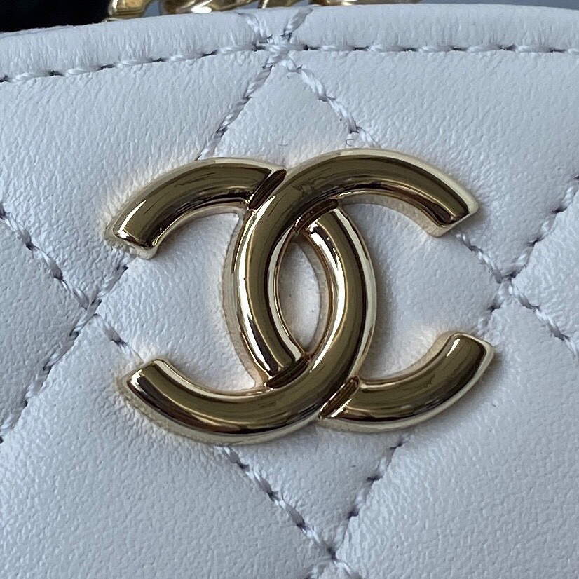 Chanel Vanity Case Shiny Lambskin Gold AP2731 White