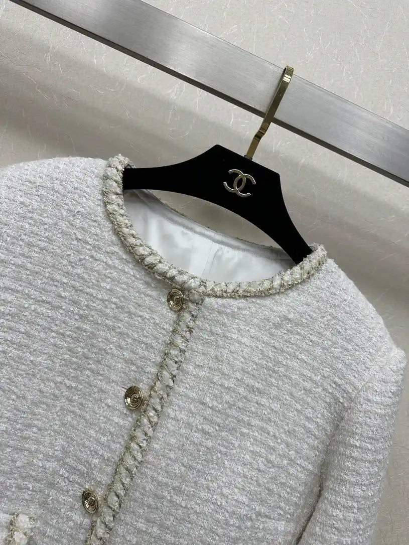 Chanel Women single-breasted round-neck jacket C62318