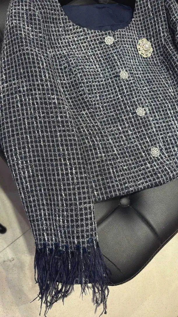 Chanel Women Tweed Thin fabric with ostrich feathers jacket C62329