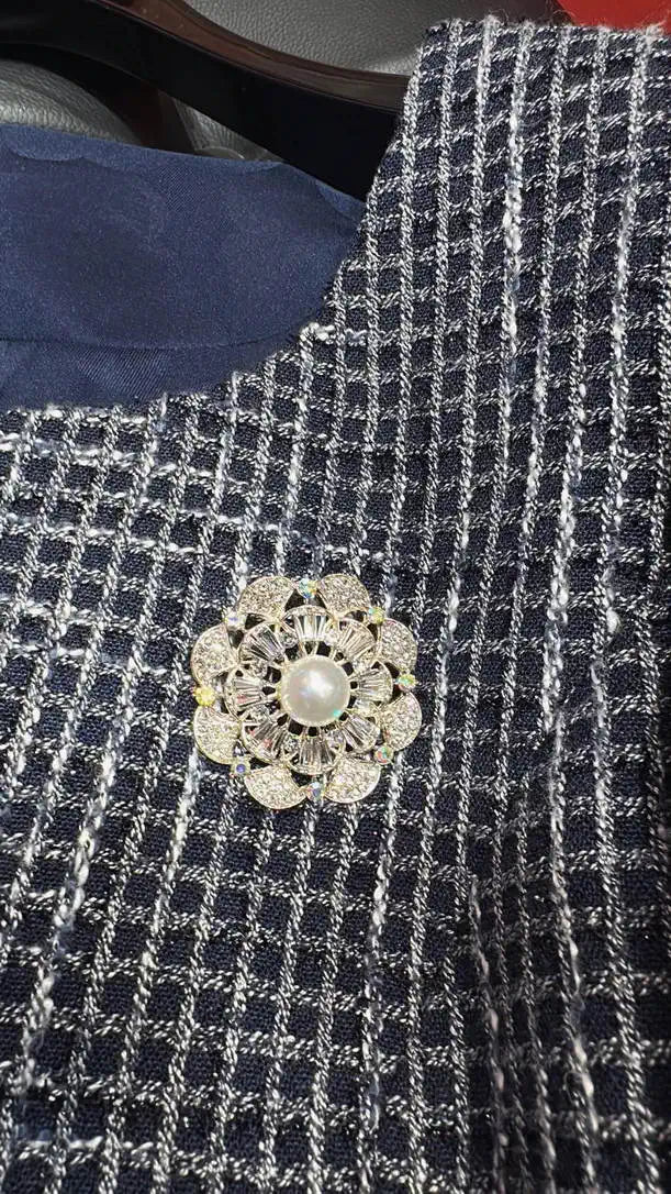 Chanel Women Tweed Thin fabric with ostrich feathers jacket C62329