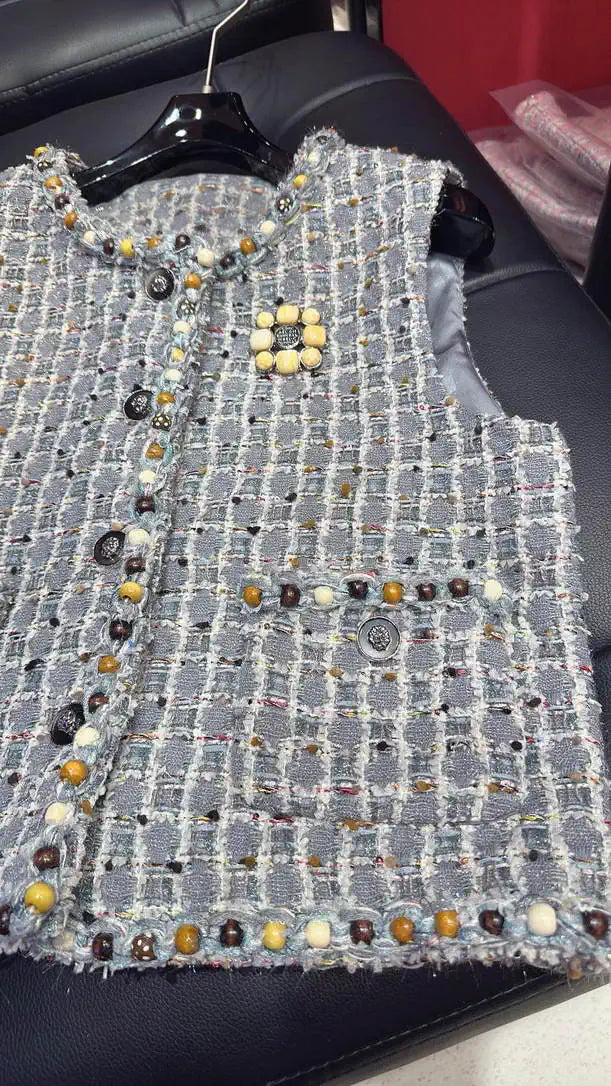 Chanel Women Tweed vest jacket C62331