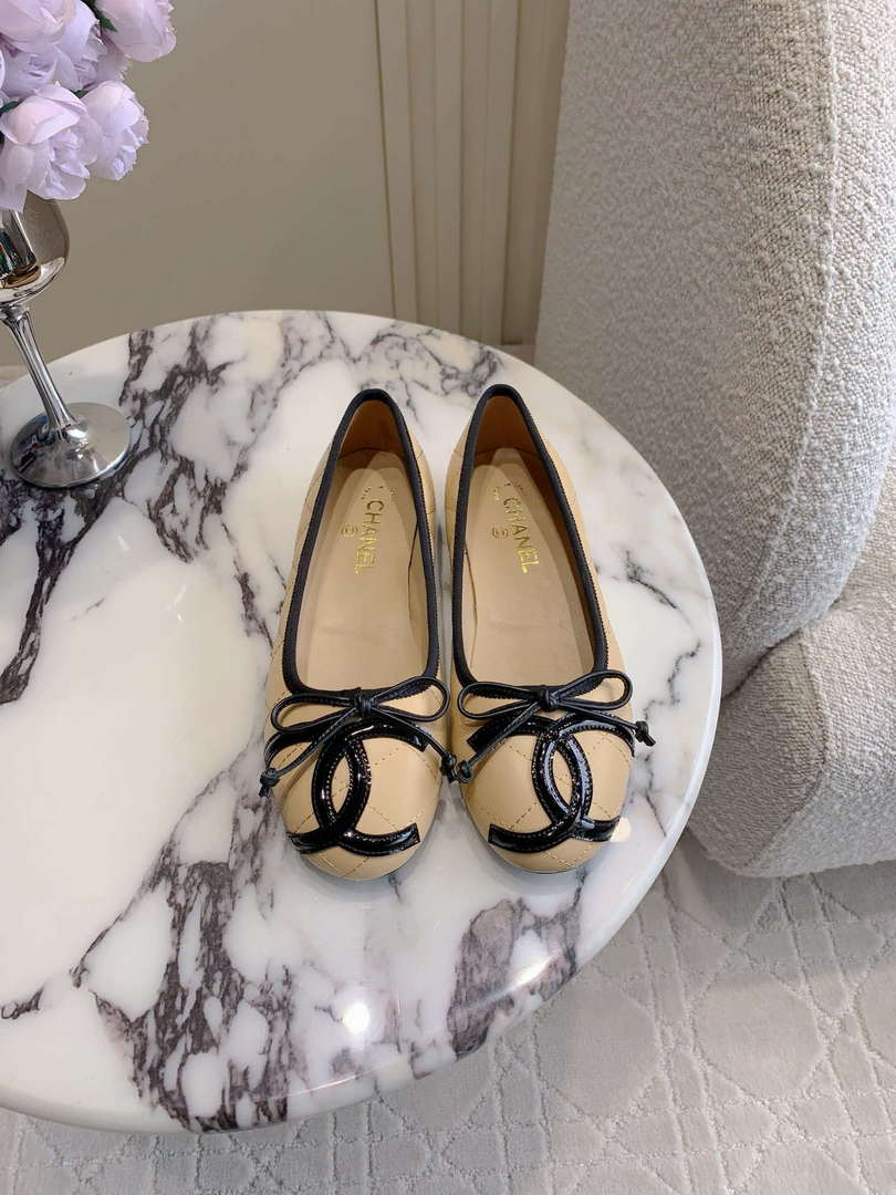 Chanel Women's Classic second-hand Kang Peng shoes flat shoes C93454 - Euro 35=US 4 - View 1