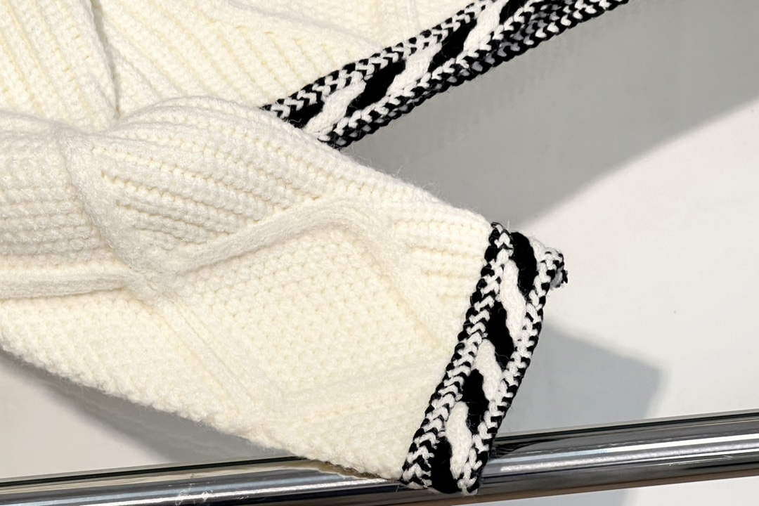 Chanel Women's Fashion Clothing Knitted sweaters C58831