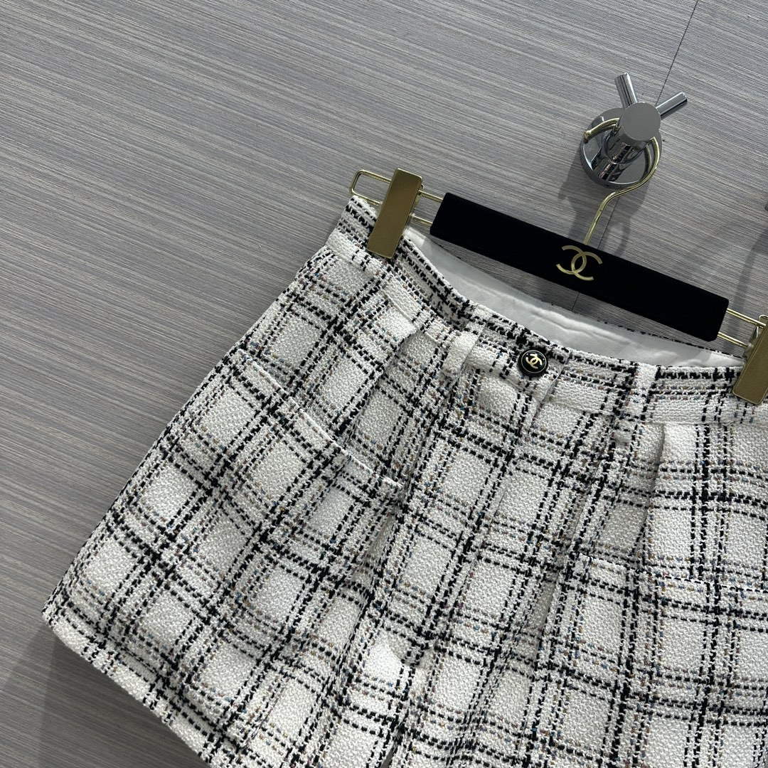 Chanel Women's Fashion Clothing Short Pants C58827