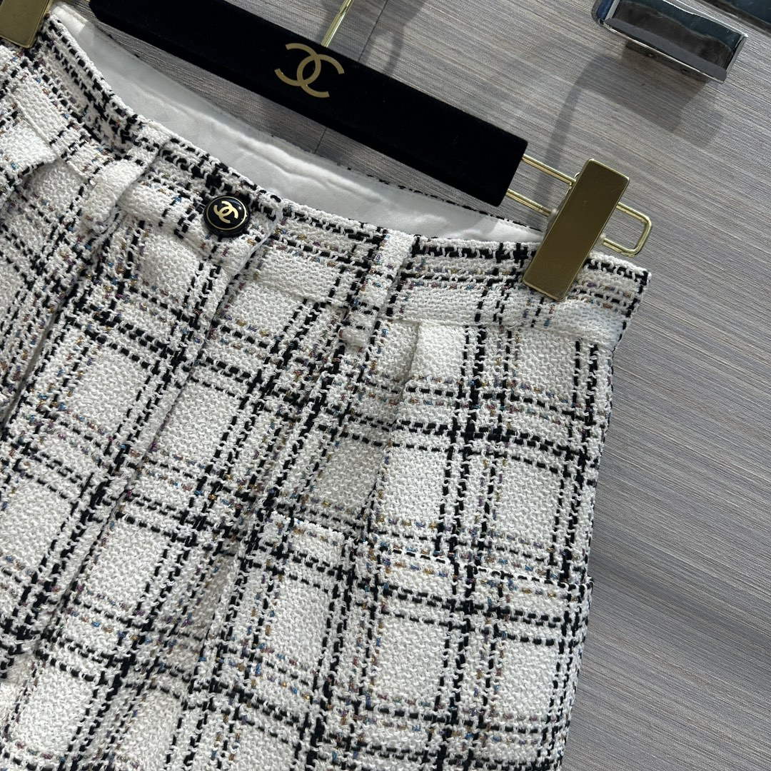 Chanel Women's Fashion Clothing Short Pants C58827