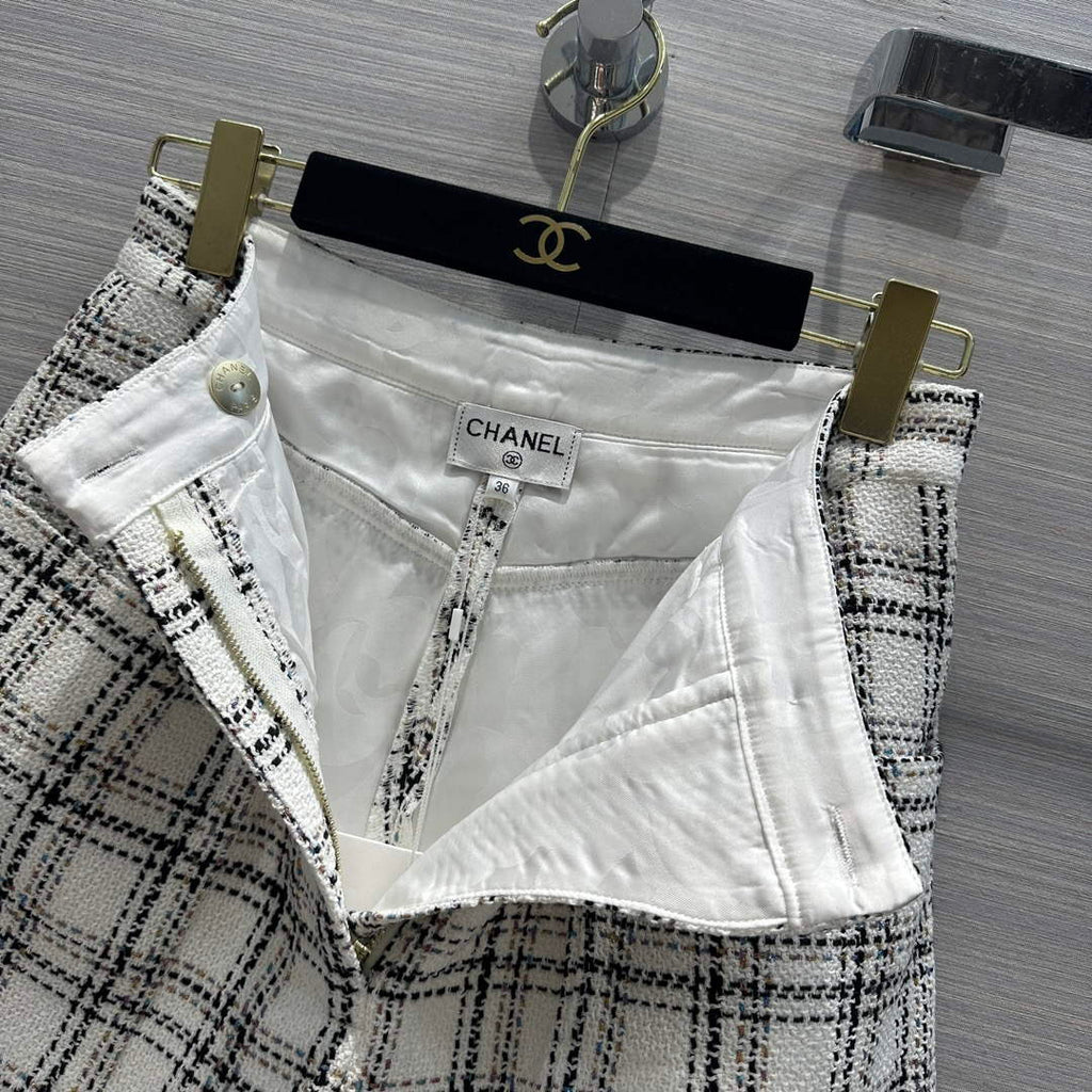 Chanel Women's Fashion Clothing Short Pants C58827