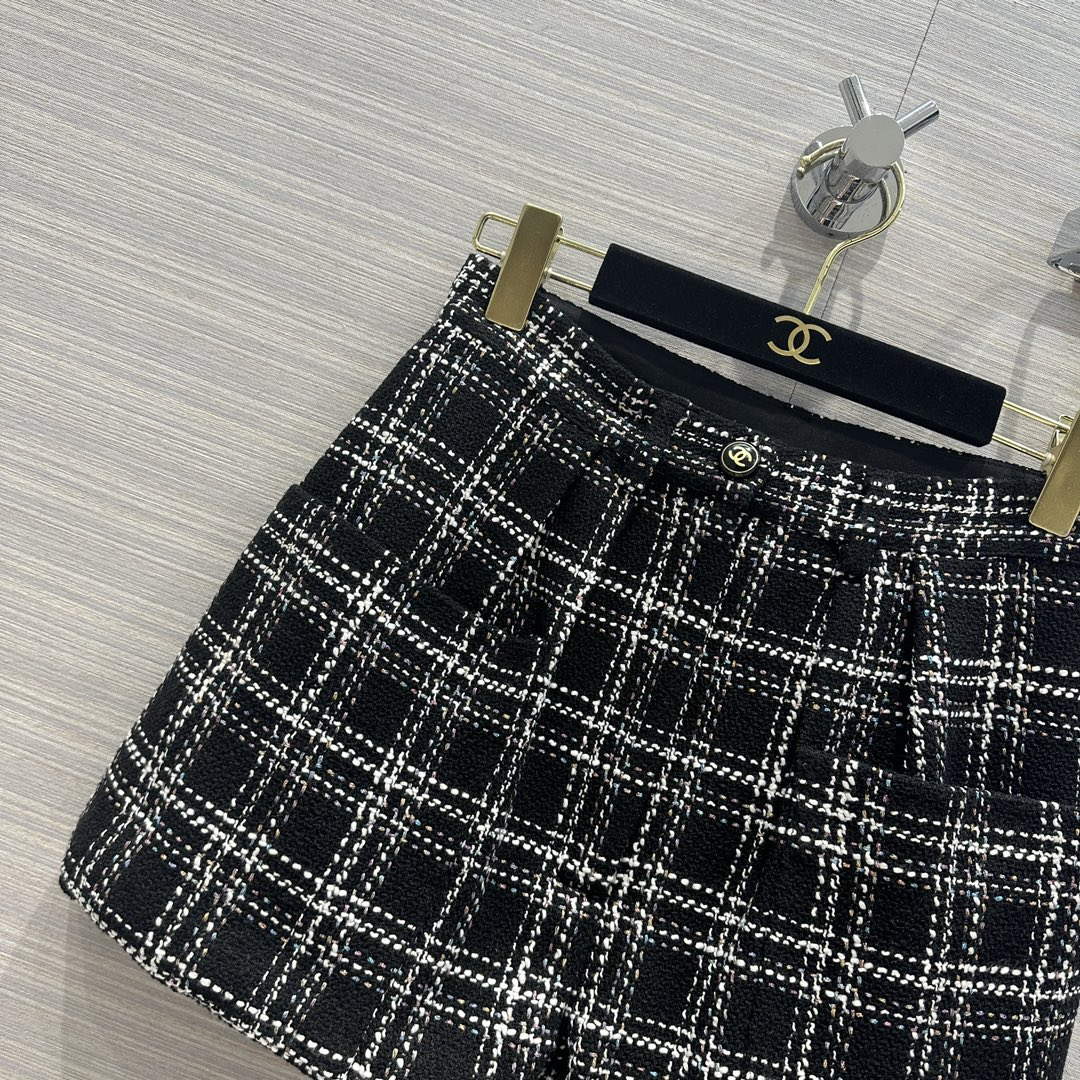 Chanel Women's Fashion Clothing Short Pants C58828