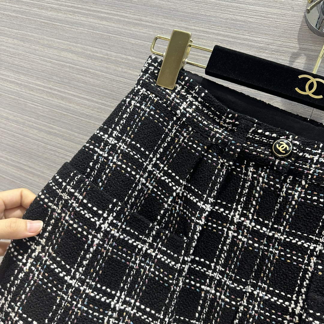 Chanel Women's Fashion Clothing Short Pants C58828