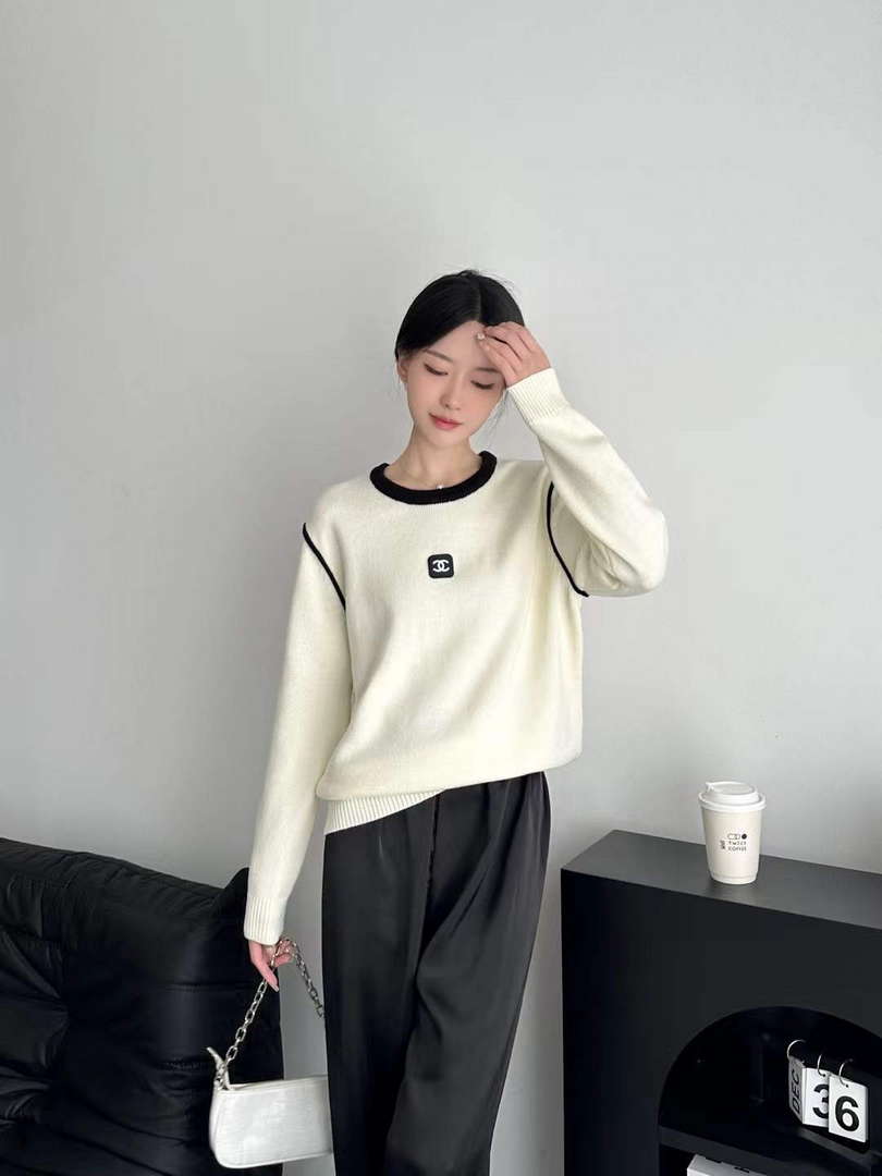 Chanel Women's Fashion Clothing Sweater CC69136