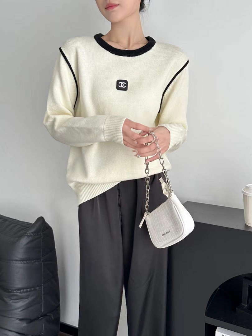 Chanel Women's Fashion Clothing Sweater CC69136