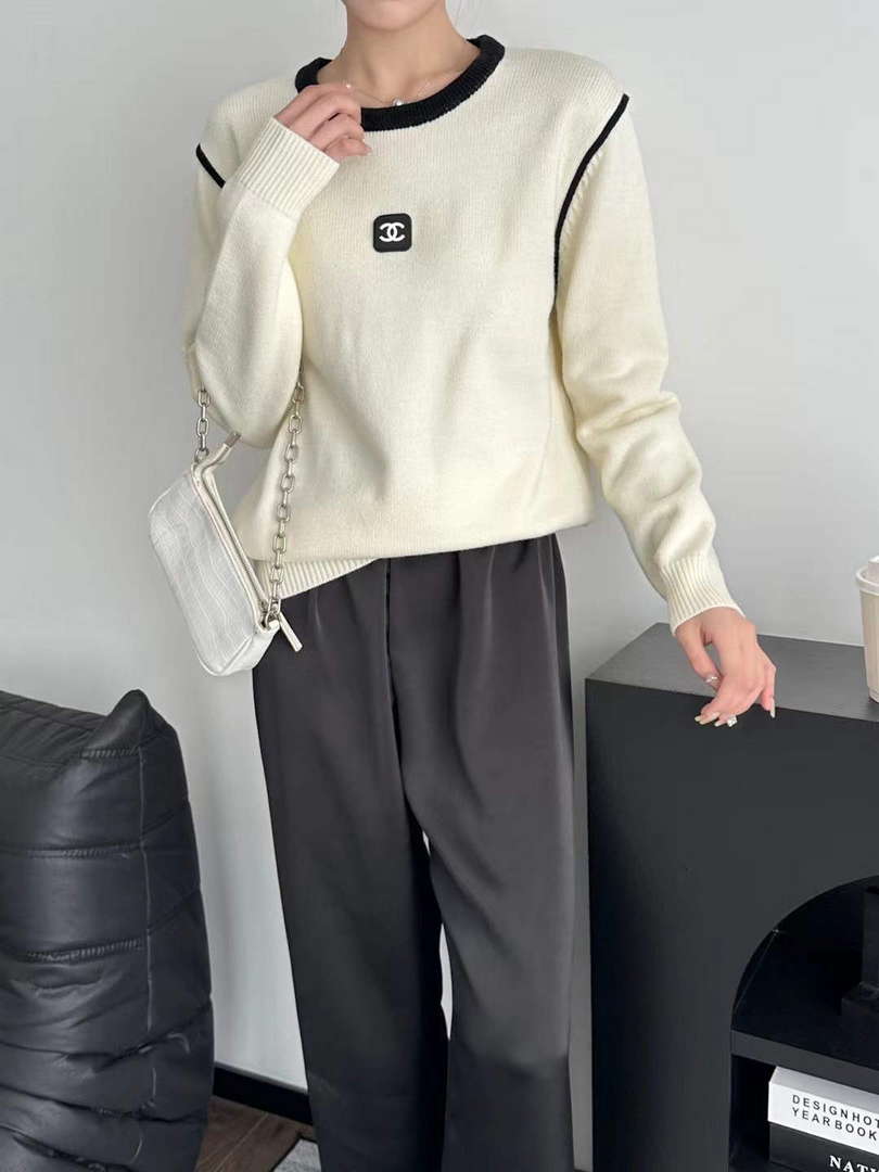 Chanel Women's Fashion Clothing Sweater CC69136