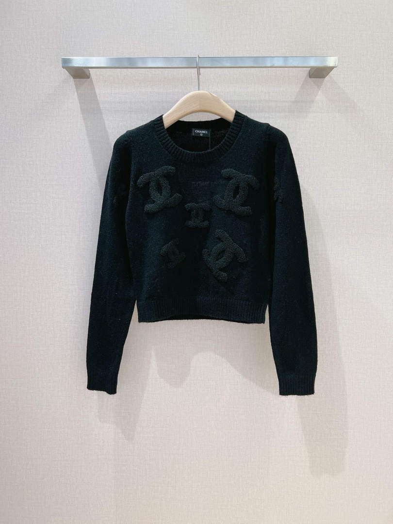 Chanel Women's Fashion Clothing Sweater CC69137