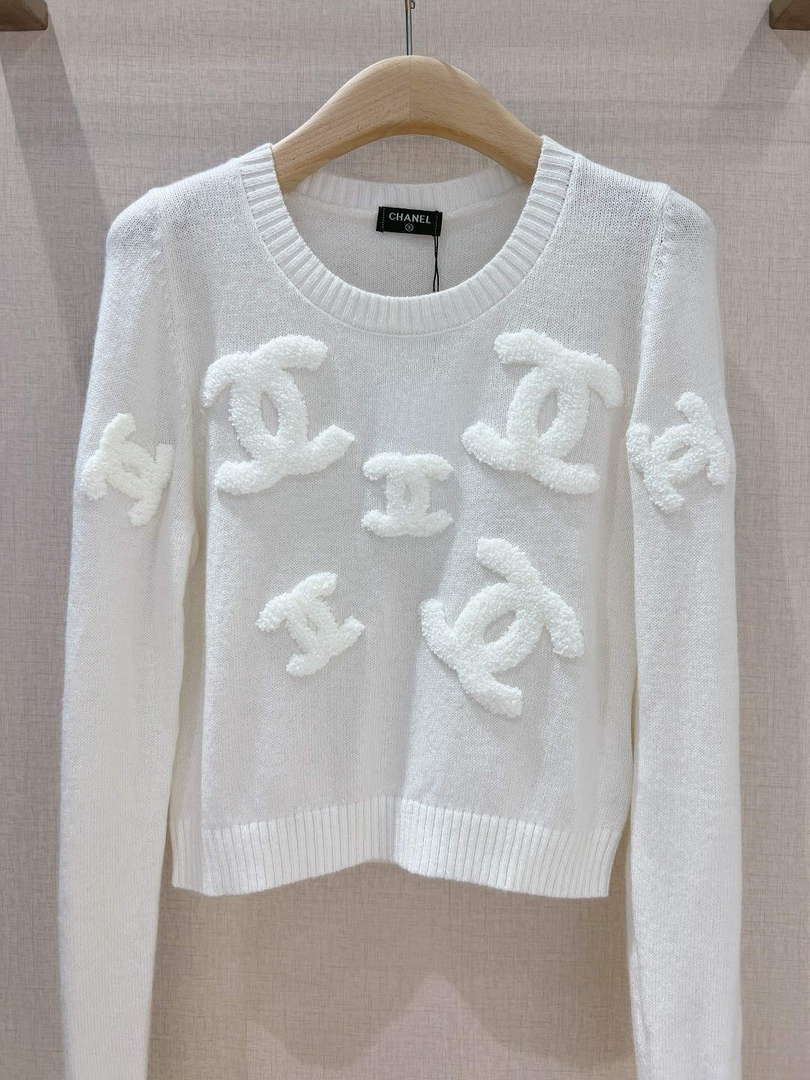 Chanel Women's Fashion Clothing Sweater CC69138