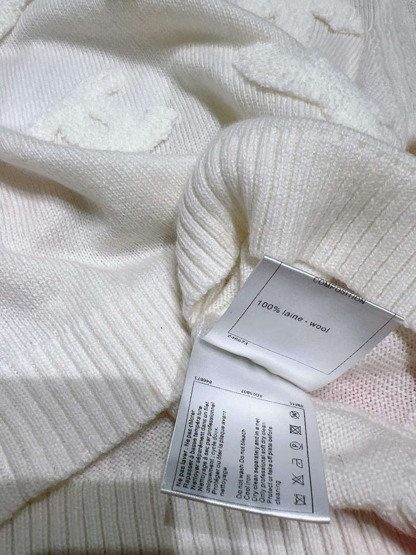 Chanel Women's Fashion Clothing Sweater CC69138