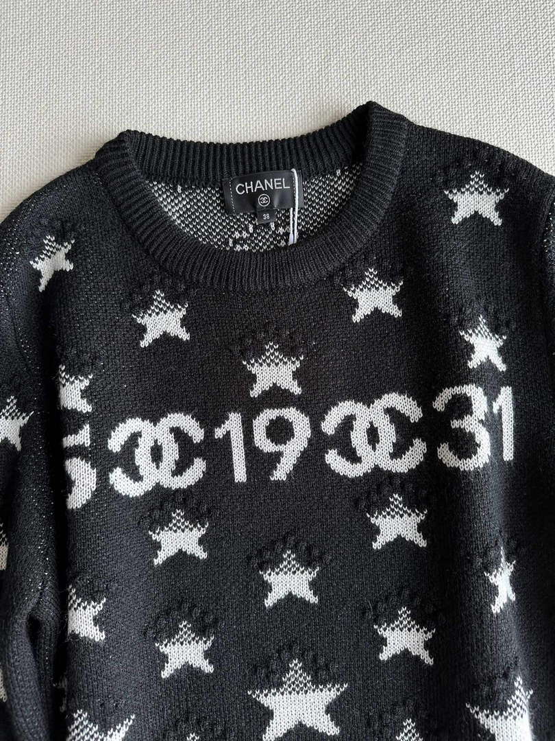 Chanel Women's Fashion Clothing Sweater CC69140