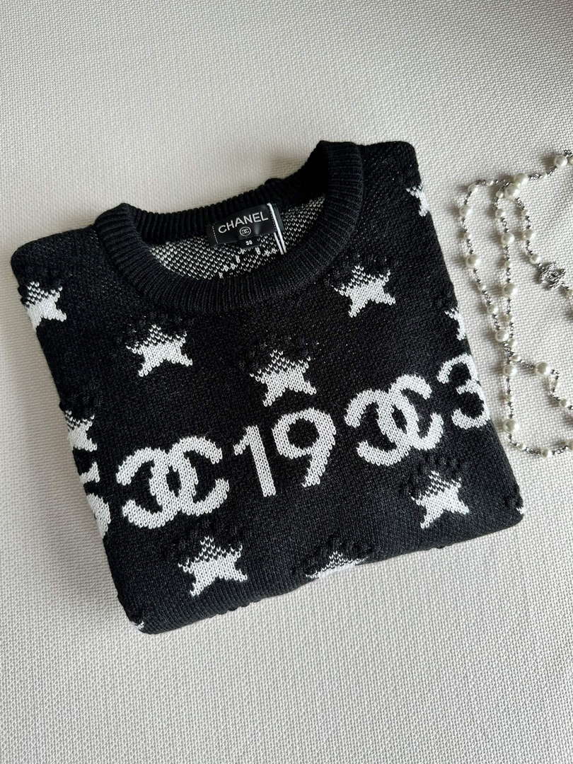 Chanel Women's Fashion Clothing Sweater CC69140