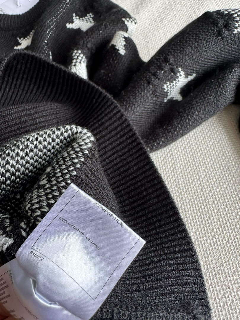 Chanel Women's Fashion Clothing Sweater CC69140
