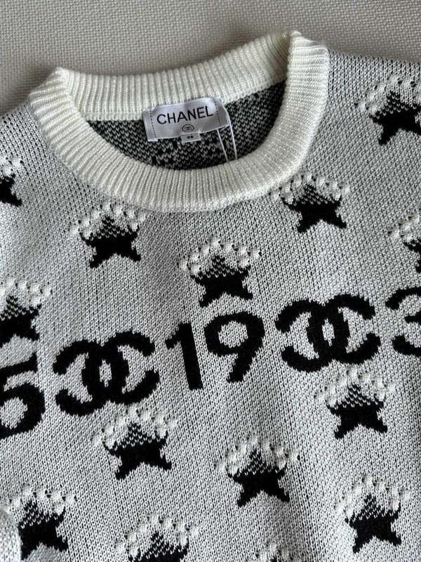 Chanel Women's Fashion Clothing Sweater CC69141