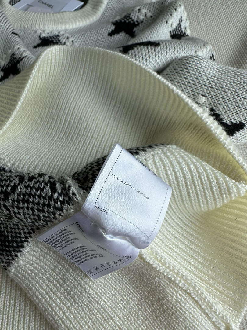 Chanel Women's Fashion Clothing Sweater CC69141
