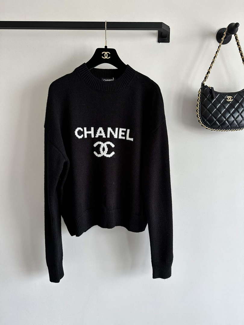 Chanel Women's Fashion Clothing Sweater CC69142