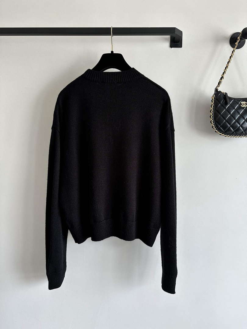 Chanel Women's Fashion Clothing Sweater CC69142