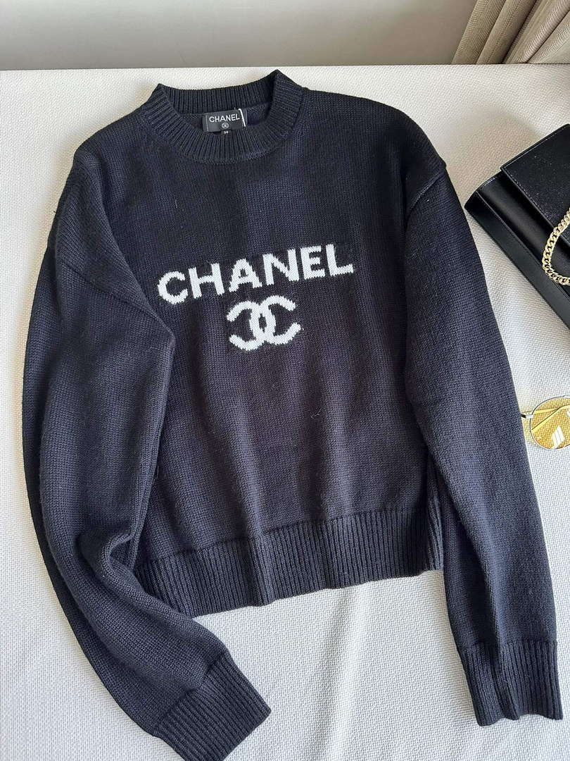 Chanel Women's Fashion Clothing Sweater CC69142