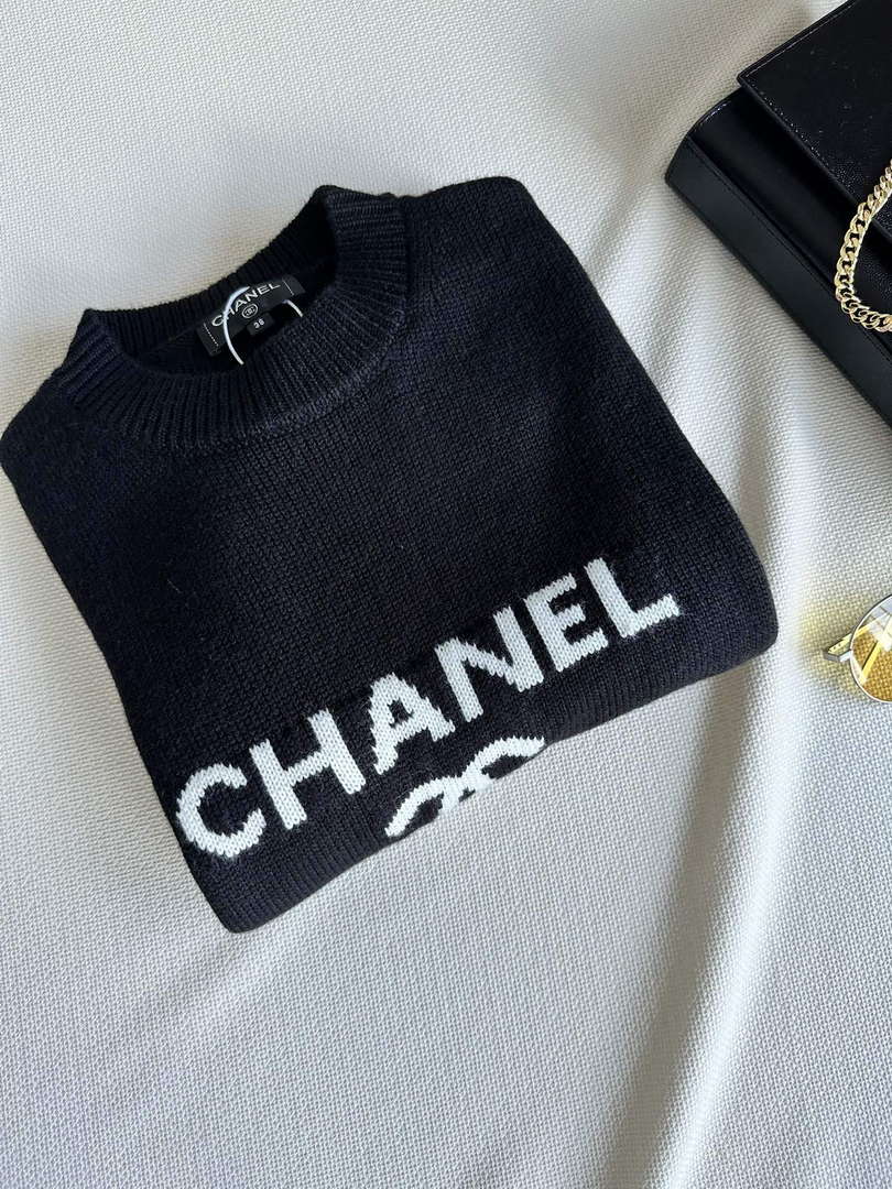 Chanel Women's Fashion Clothing Sweater CC69142