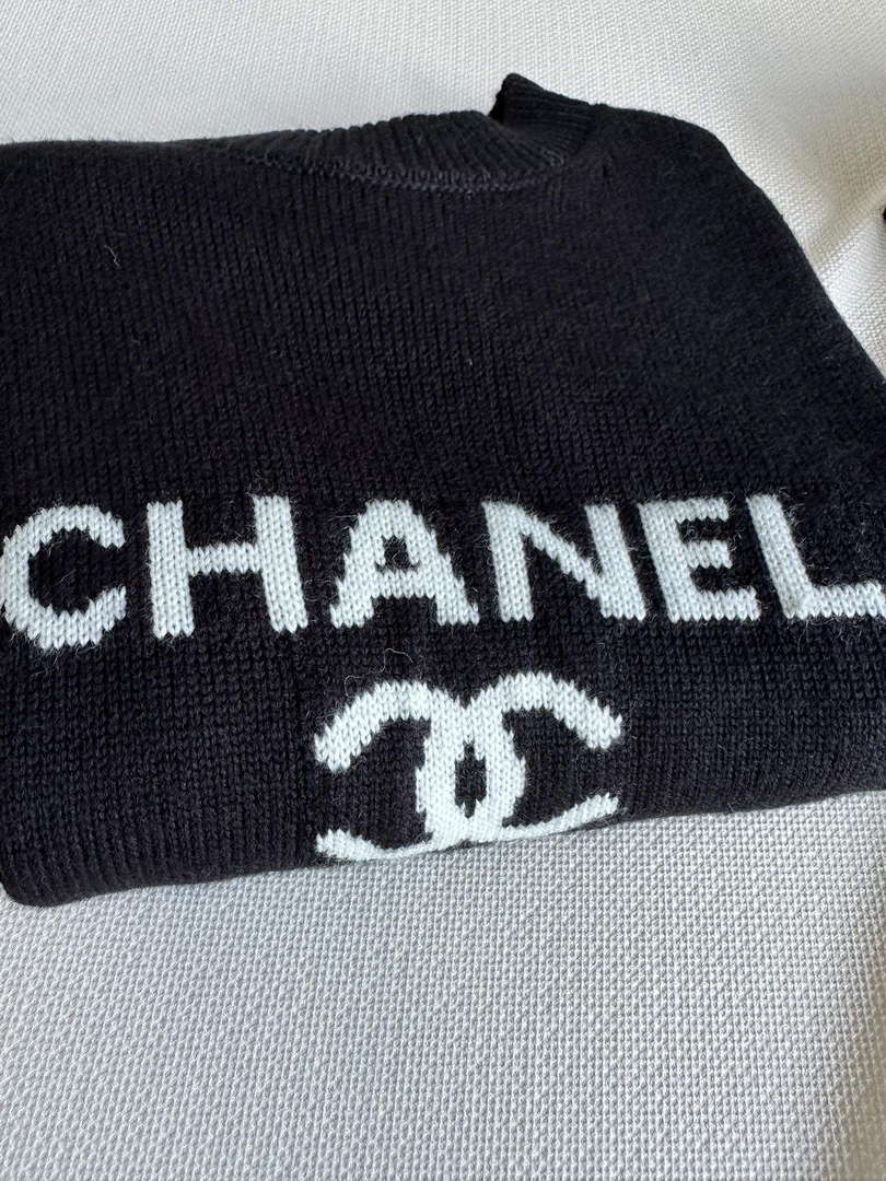Chanel Women's Fashion Clothing Sweater CC69142