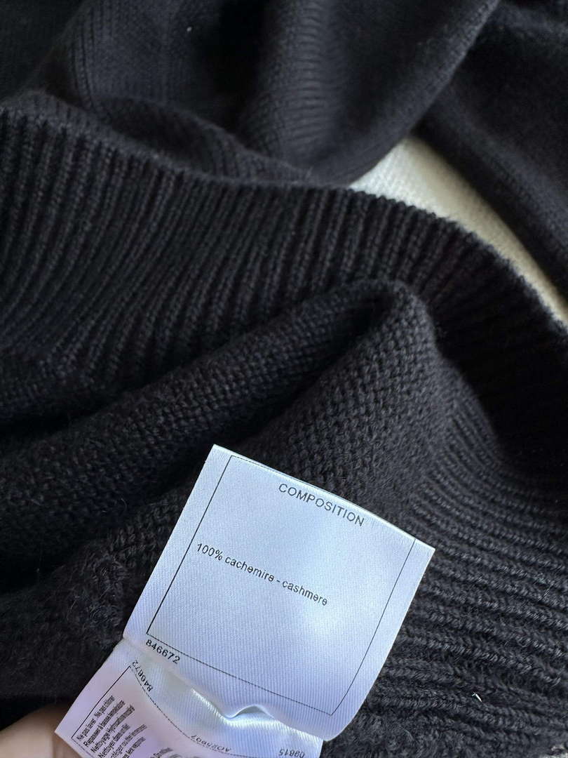 Chanel Women's Fashion Clothing Sweater CC69142