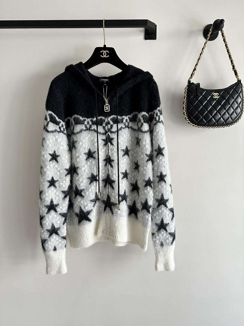Chanel Women's Fashion Clothing Sweater CC69145