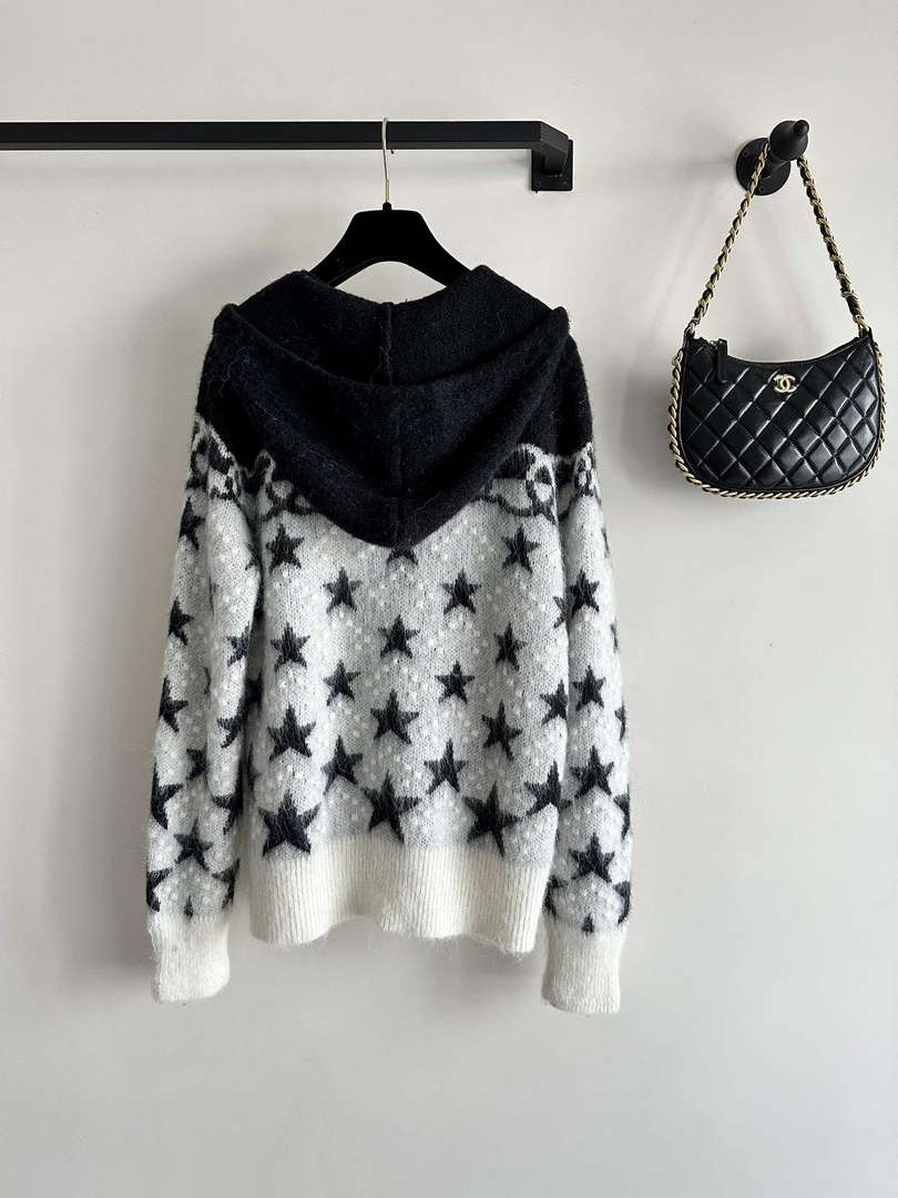 Chanel Women's Fashion Clothing Sweater CC69145
