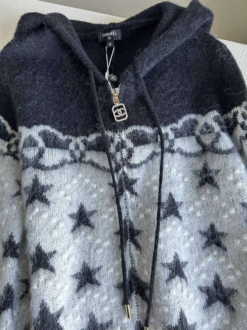 Chanel Women's Fashion Clothing Sweater CC69145