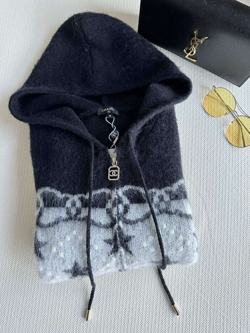 Chanel Women's Fashion Clothing Sweater CC69145