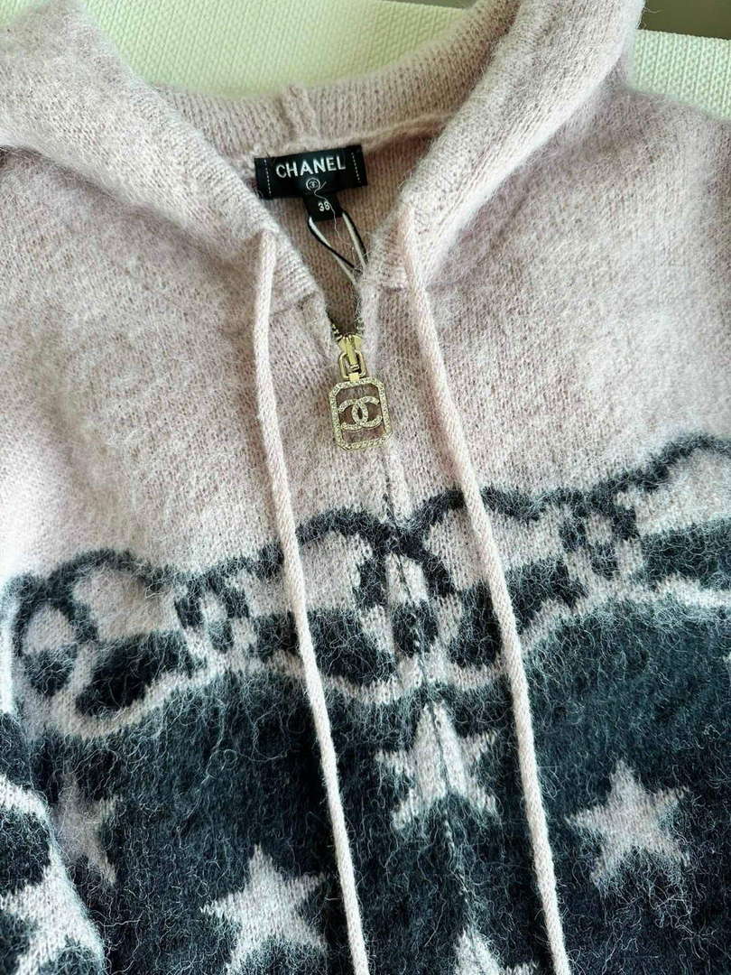 Chanel Women's Fashion Clothing Sweater CC69146