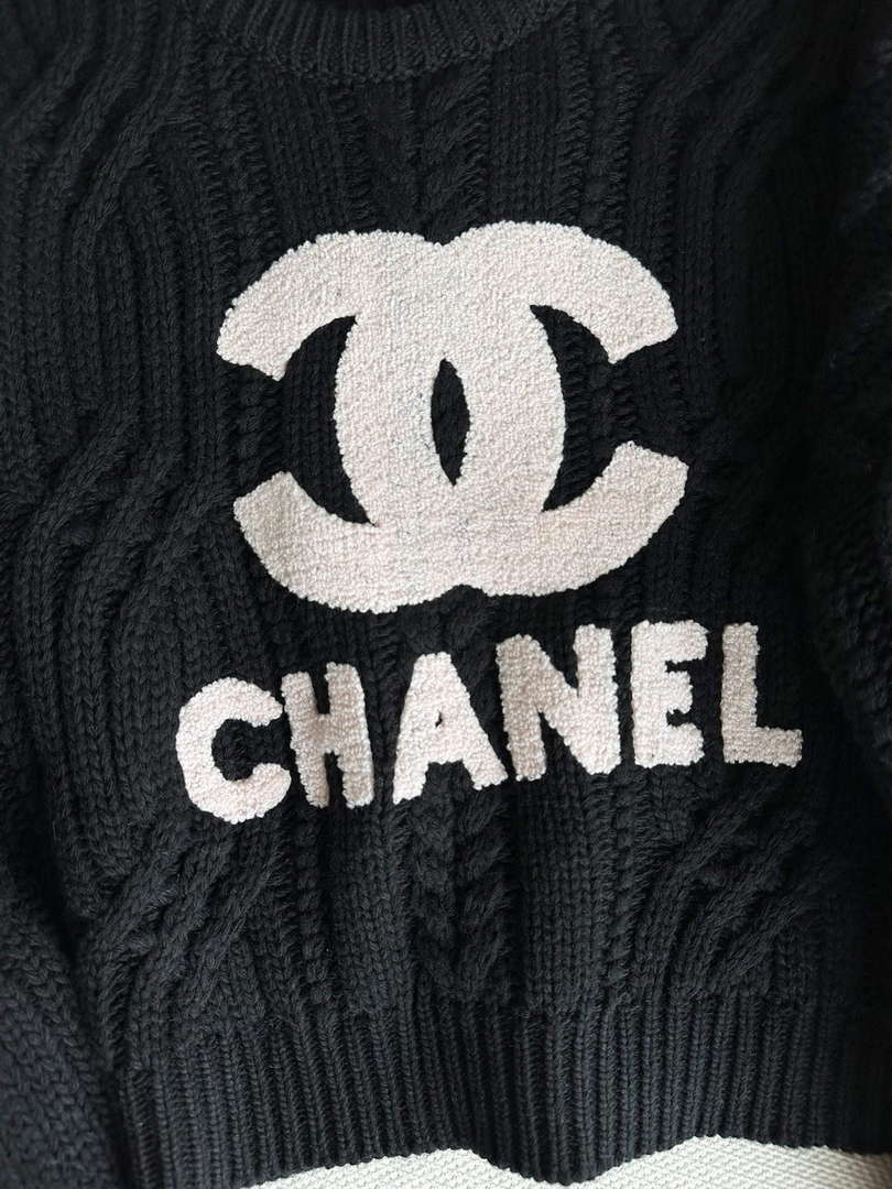 Chanel Women's Fashion Clothing Sweater CC69147