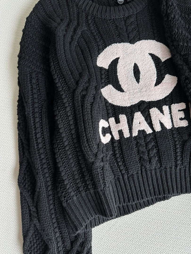 Chanel Women's Fashion Clothing Sweater CC69147