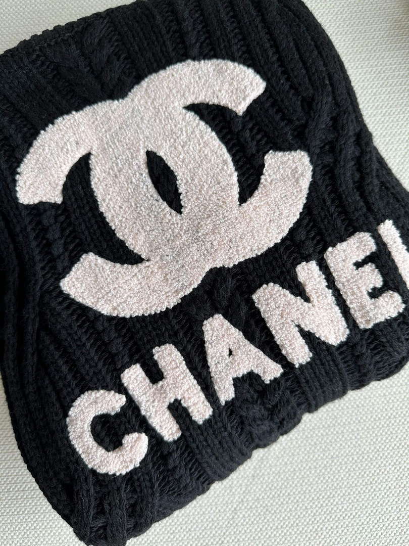 Chanel Women's Fashion Clothing Sweater CC69147