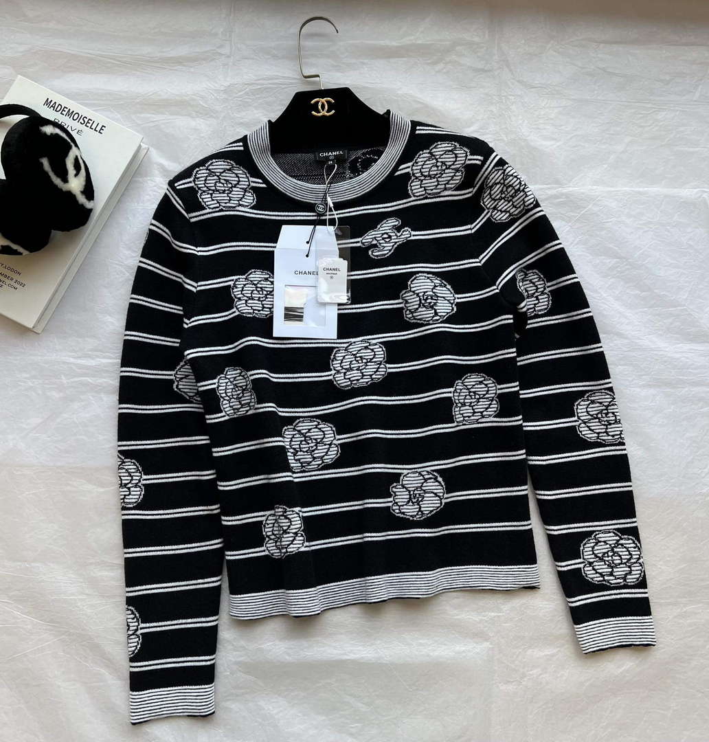 Chanel Women's Fashion Clothing Sweater CC69149