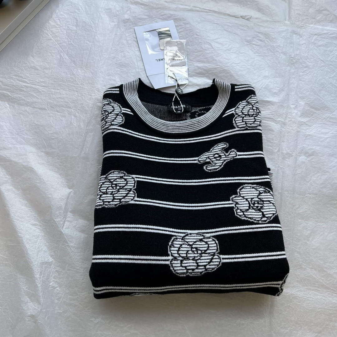 Chanel Women's Fashion Clothing Sweater CC69149