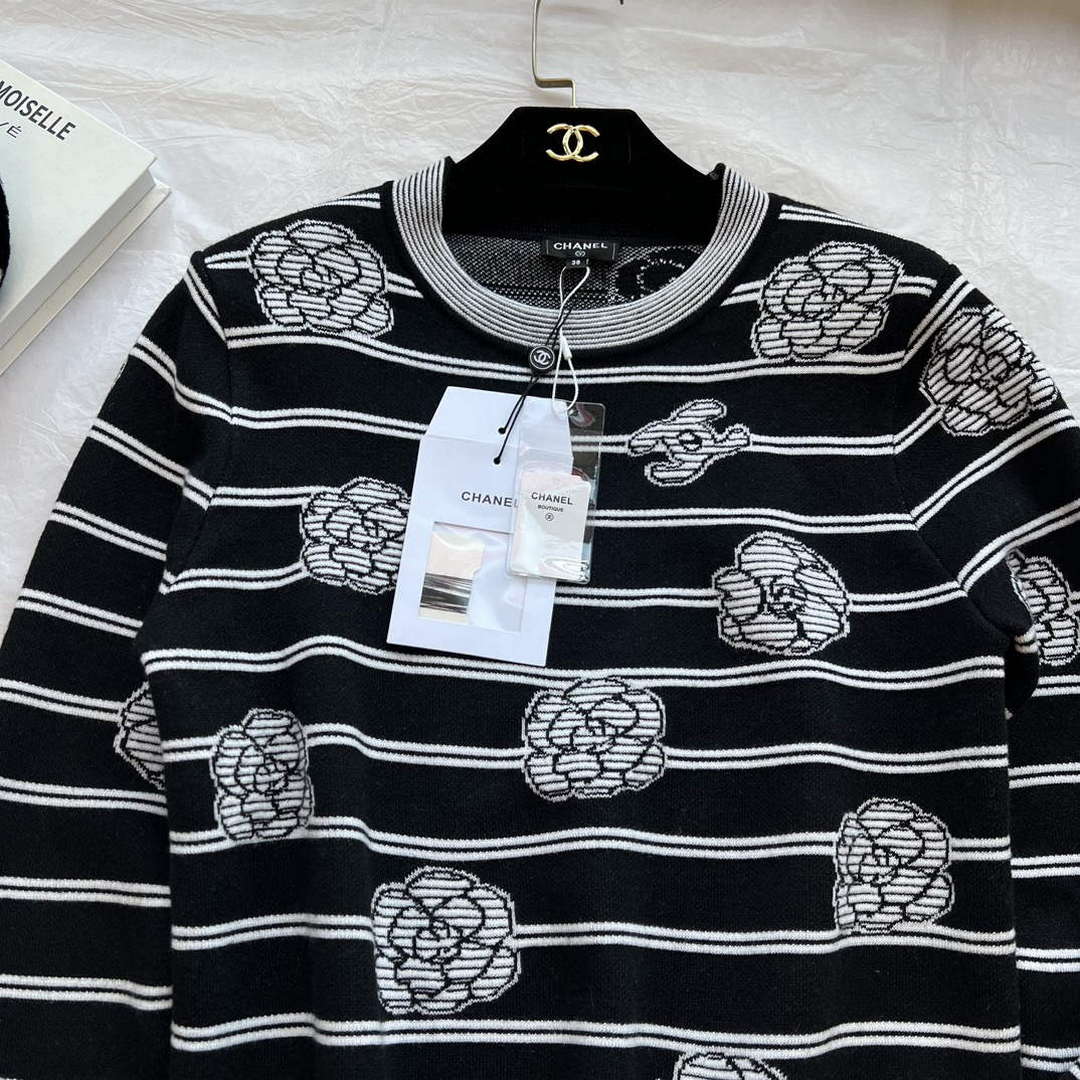 Chanel Women's Fashion Clothing Sweater CC69149