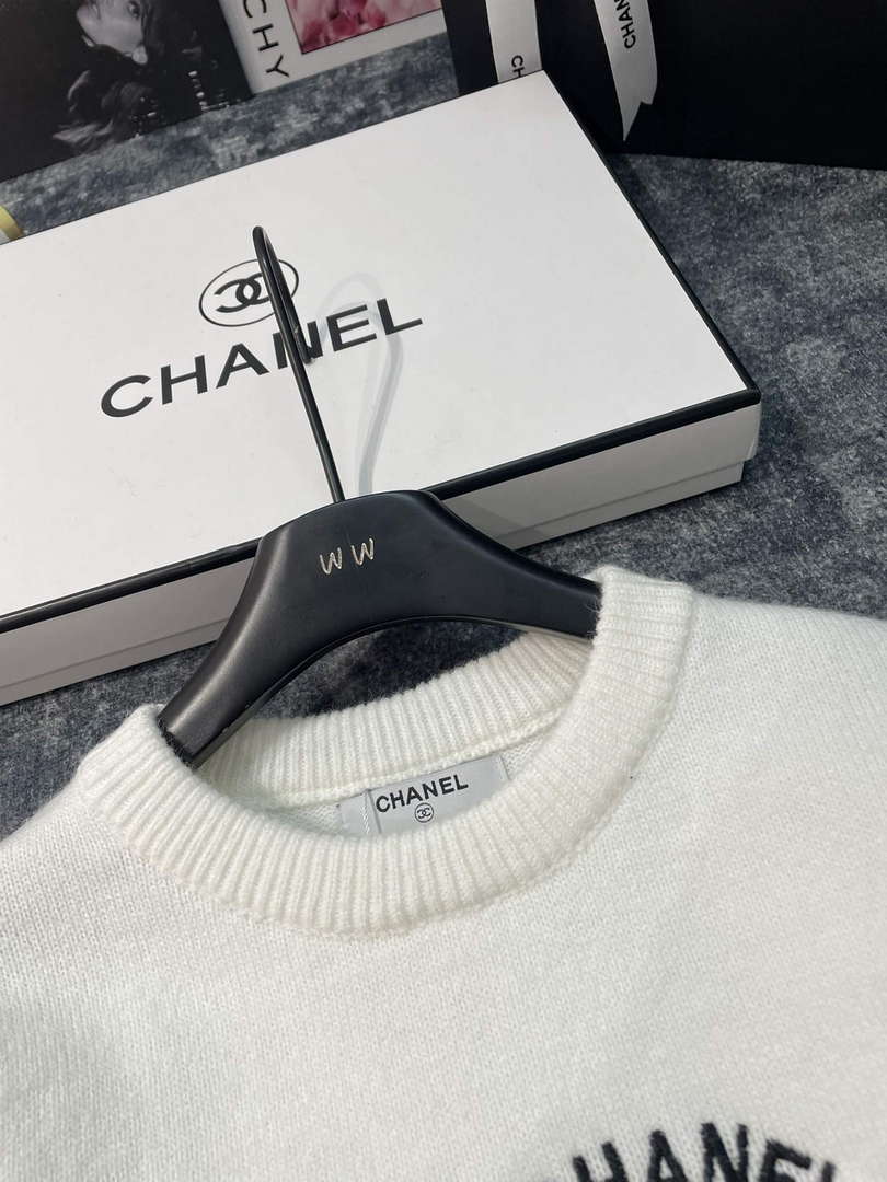Chanel Women's Fashion Clothing Sweater CC69150