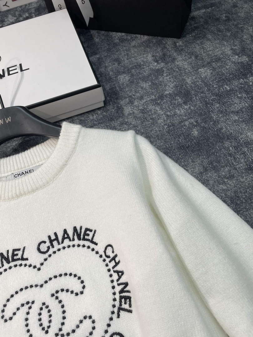 Chanel Women's Fashion Clothing Sweater CC69150