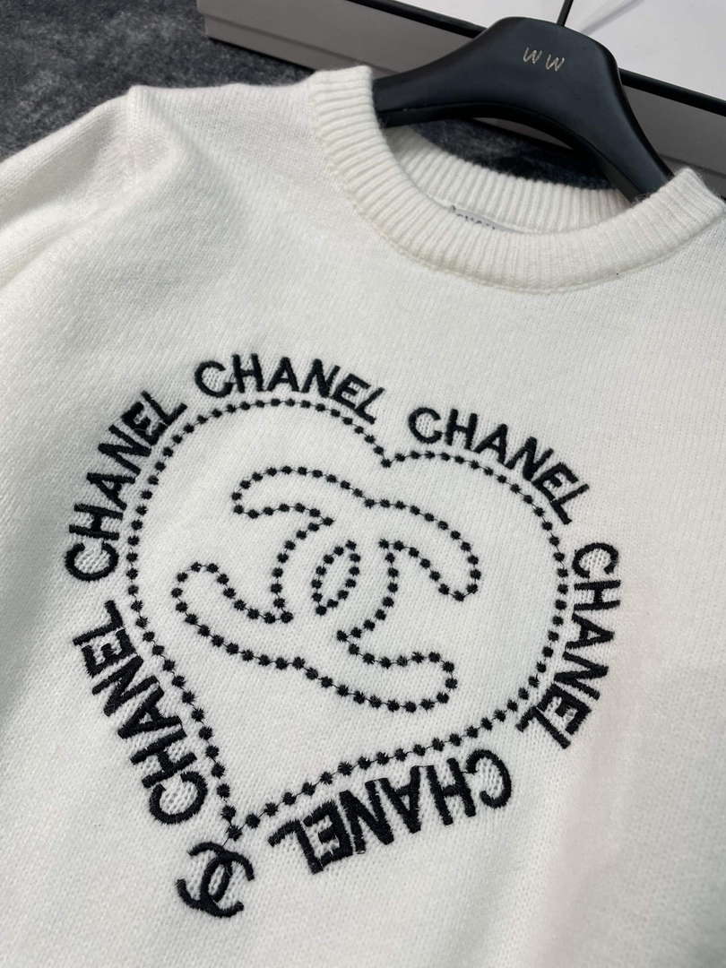 Chanel Women's Fashion Clothing Sweater CC69150