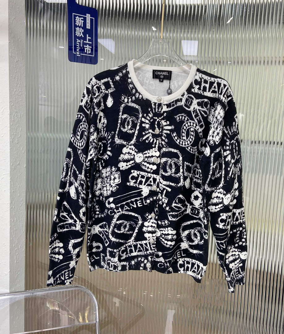 Chanel Women's Fashion Clothing Sweater CC69151