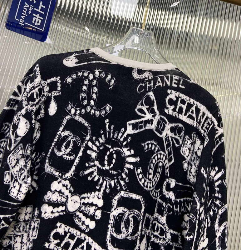 Chanel Women's Fashion Clothing Sweater CC69151
