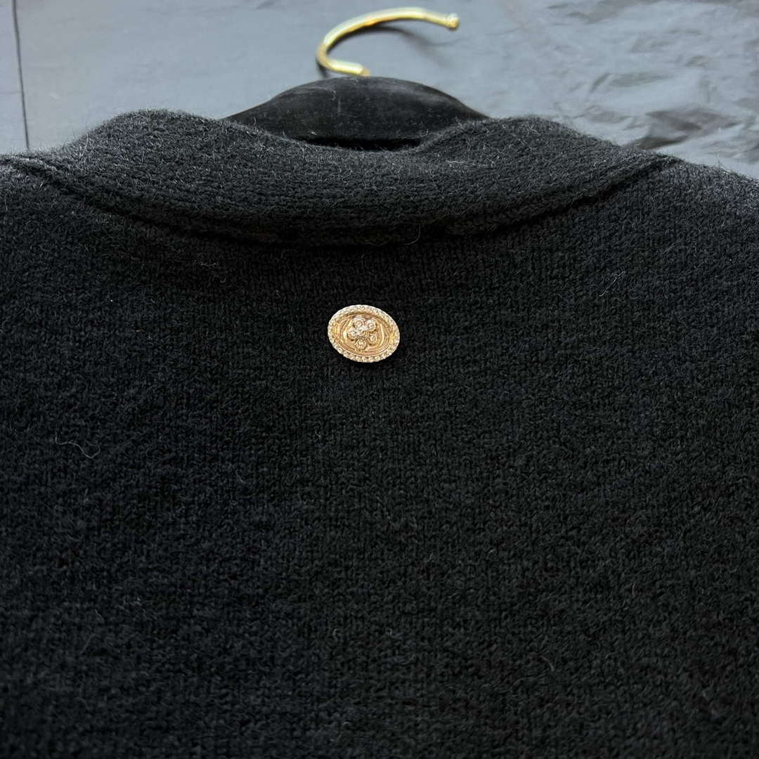 Chanel Women's Fashion Clothing Sweater CC69154